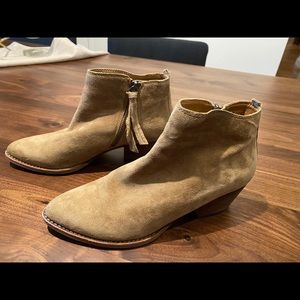 Dolce Vita Ankle Bootie (Taupe) Size 6